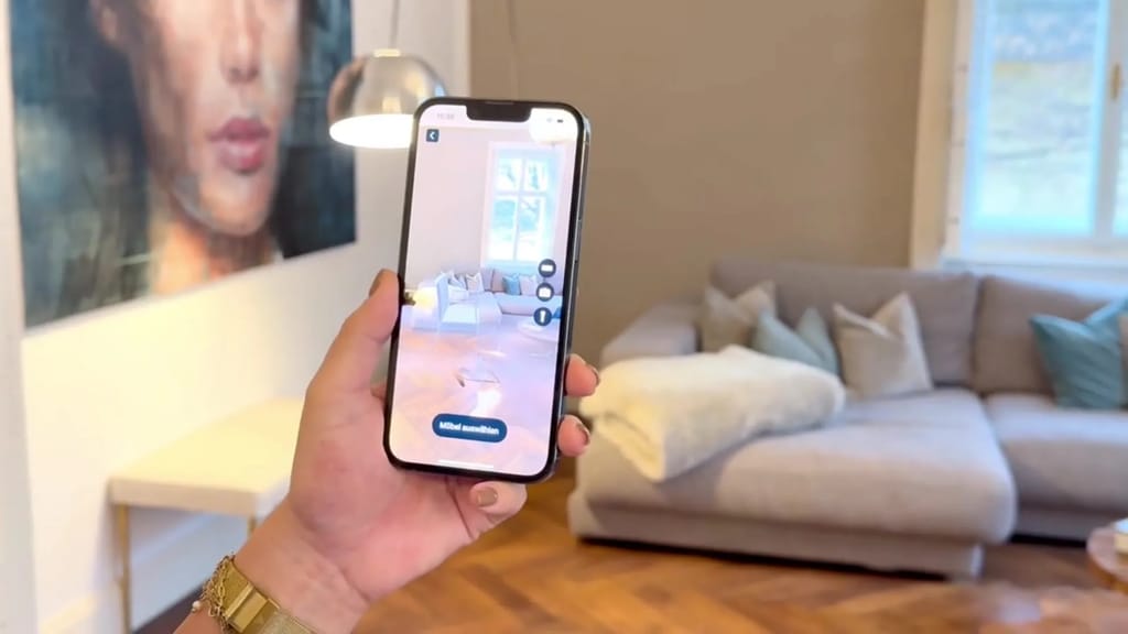 Smartphone mit offenem AR-Modus in der REALITIQ-App